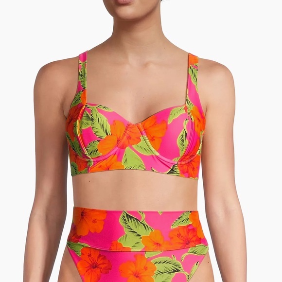 NWT Beach Riot
Paulina Bikini Top - Picture 3 of 8